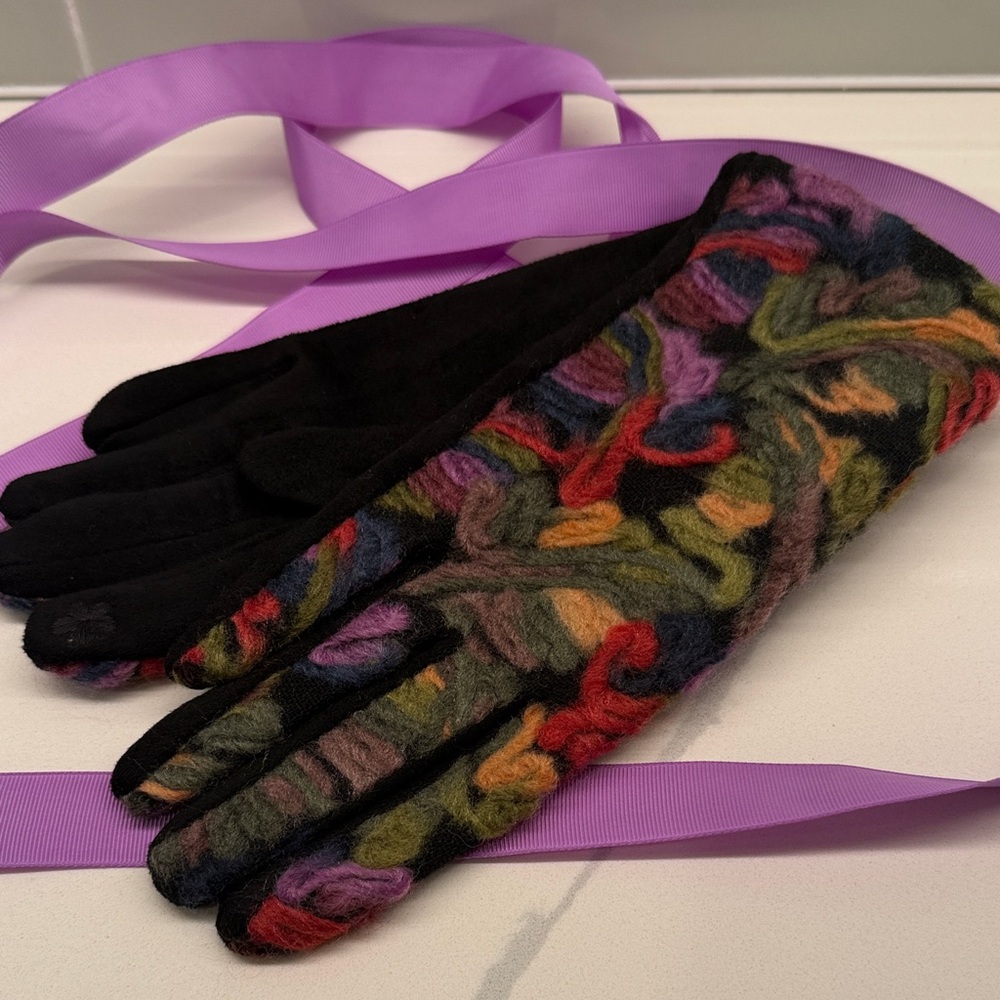 Beautiful gloves for warmth or driving